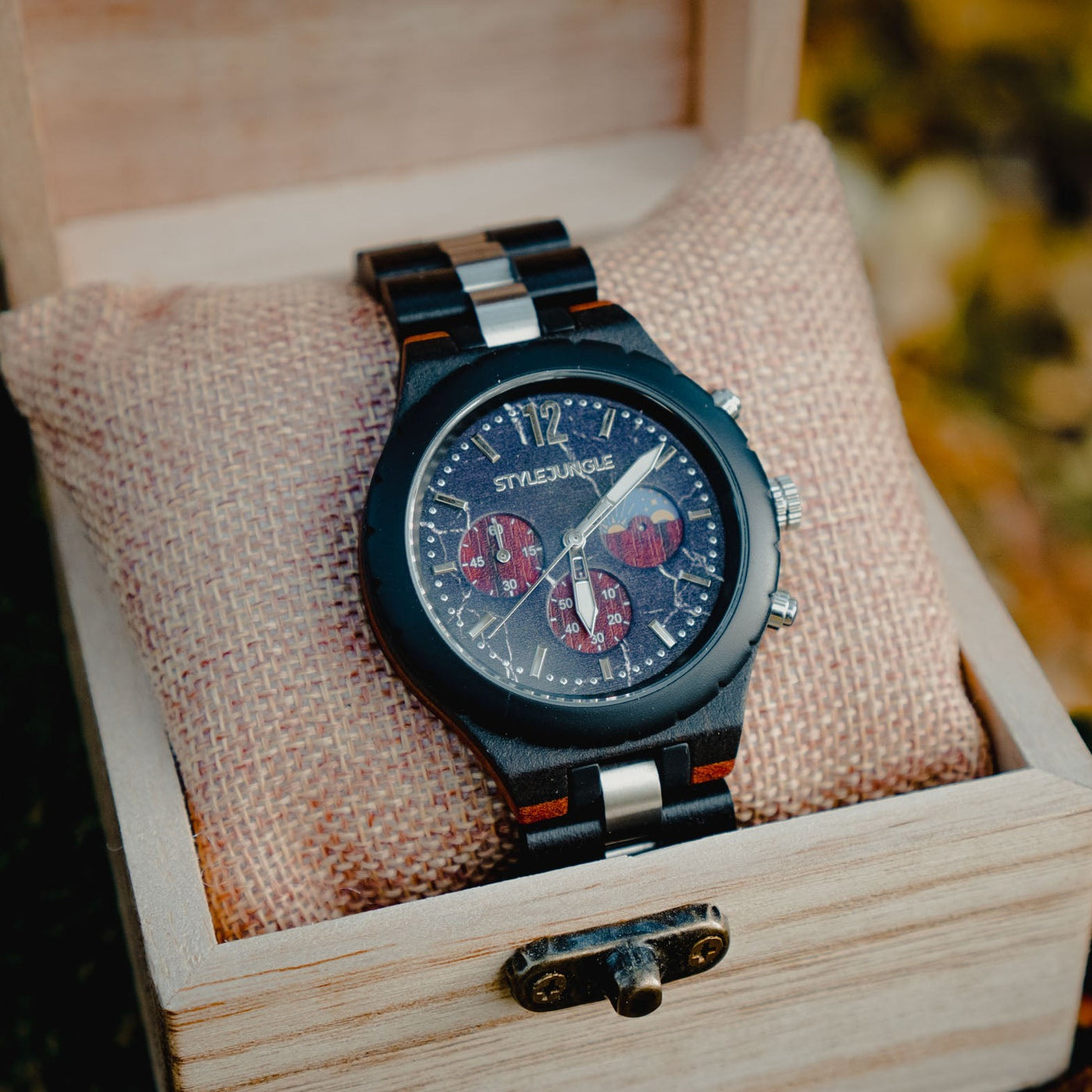 Kosmos Watch in einer Holzbox verpackt